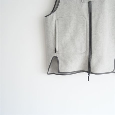2022AW / nagonstans / asymmetry slit vest / 470FA830-1490 / 2411-0724