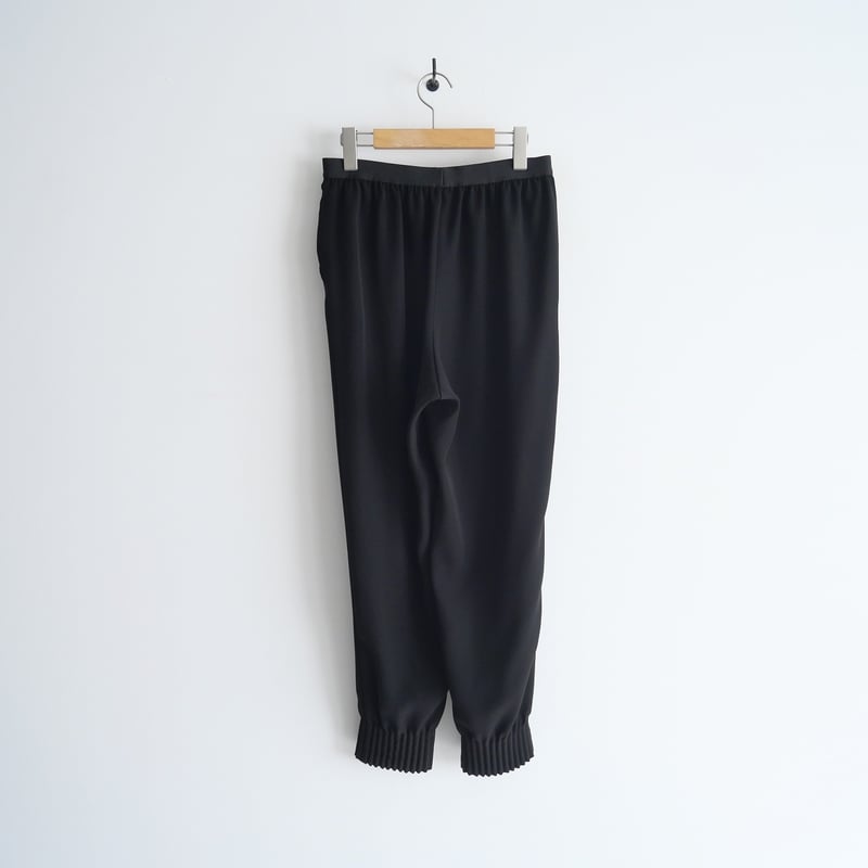 LOHEN 裾ゴムタック　ブラックパンツ LOHEN 裾ゴムタックパンツ ブラック 黒
