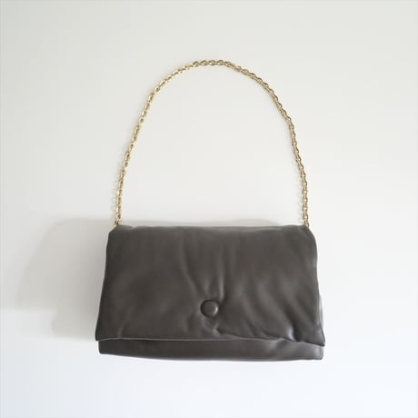 2023AW / 未使用 / FRAMeWORK購入品 / GAVA MILANO / パフィーフラットショルダーBAG / 23092230004230 / 2404-0717
