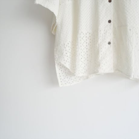 2023SS / FRAMeWORK / カットワーク刺繍半袖シャツ / 23050220907020 / 2402-0544