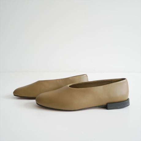 2026SS今季・人気完売サイズ GALERIE VIE LAUREL カバードスリッポン 27016201012 2606-0604