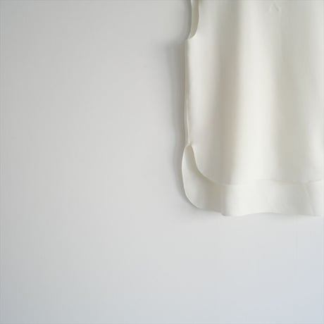 2024SS・人気完売品 / Whim Gazette / Vガゼットノースリーブプルオーバー / WGZ1041504A0012 / 2503-0999