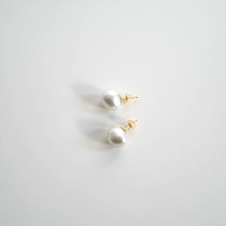 Bon Magique / 南洋白蝶バロックパールピアス9mm / 124058 / 2412-0609