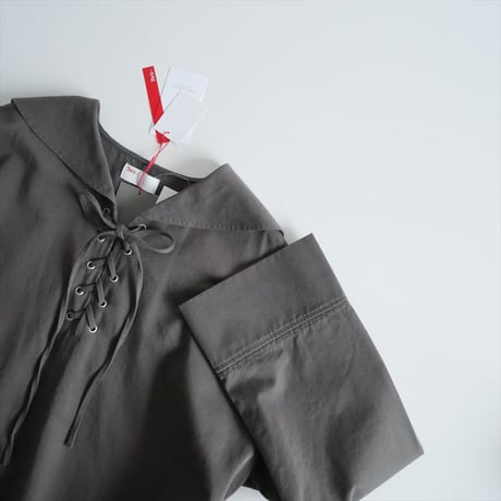 2026SS今季新作 / 未使用 / BEAUTY&YOUTH購入品 / She is-. / レースアップ セーラーカラー ブラウス / 16215000002 / 2603-0816