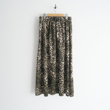 2022 / journal standard luxe / マットサテンレオパ スカート / 22060440002030 / 2402-1060
