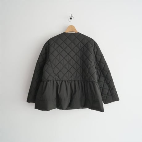 〇2023AW・人気完売品 / yori / ヘムフリルキルトショートコート / YR25-23130AW / 2504-1326