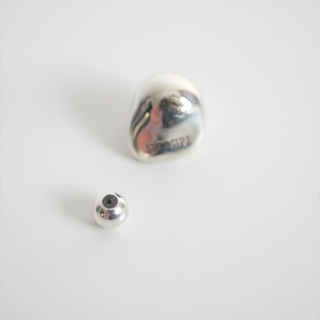 継続販売品 / SIRISIRI / The Day of the Wind Earrings KAGE / WI302 / 2412-0895