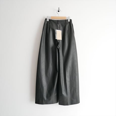 2025AW今季・人気完売品 / 未使用 / Curensology / ヴィンテージフェイクレザーパンツ / 576222 / 2512-0144