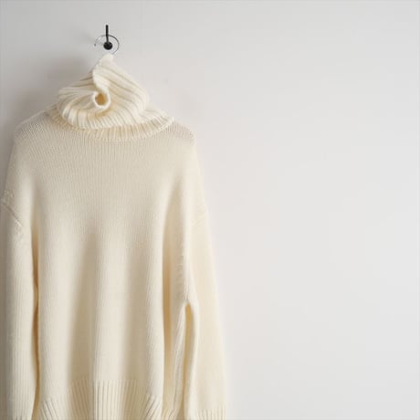 2023AW / GALERIE VIE / ファインウーステッド タートルネックプルオーバー / 23023402308 / 2401-0085