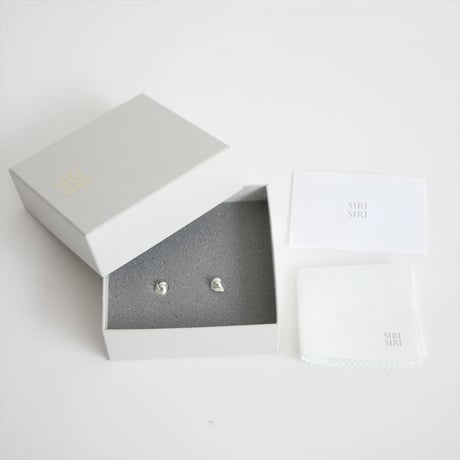 継続販売品 / SIRISIRI / The Day of the Wind Earrings KAGE / WI302 / 2412-0895