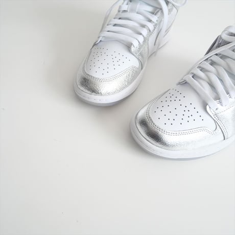 2024SS / 未使用 / NIKE / JORDAN BRAND W AIR JORDAN 1 MID SE / FN5031 / 2505-0354