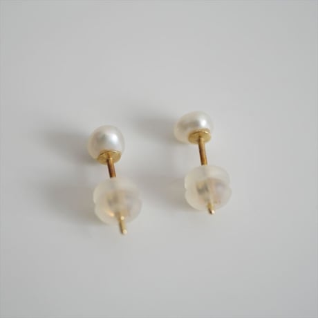 JINBO PEARLS / 神保真珠商店 / びわ湖有核真珠ピアス / 2507-0970