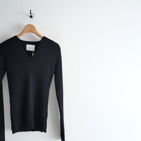 2023 / 未使用 / AMERI / BASIC CURVE KNIT TOP / 01310180320 / 2305-1083