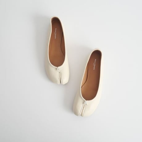 継続販売品 / Maison Margiela / 「タビ」バレリーナ / S58WZ0042P3753T1003 / 2404-0359