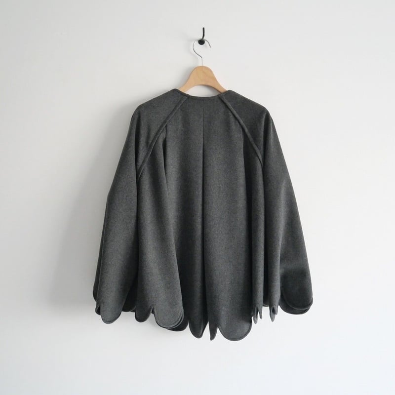 再値下げ　シーニュ cygne スカラップケープ Sophie+グレー　1 cygne シーニュ スカラップケープ sophie+ ウールAライン グレー