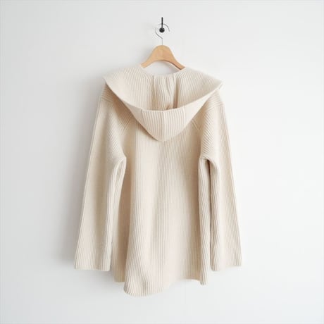 2024AW / DEUXIEME CLASSE / Lia Vネック SweaterとHoodie Scarfのセット / 24080500807030 / 2512-1375