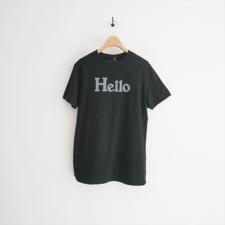 継続販売品 / MADISONBLUE / HELLO CREW NECK TEE / MB999-7101 / 2508-2022