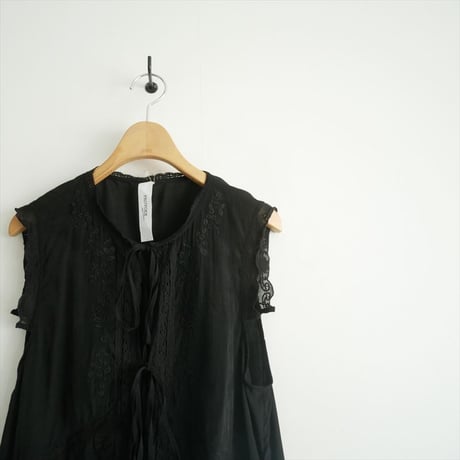 2025SS / DEUXIEME CLASSE同型お取扱い / PROVOKE / embroidery Nosleeve blouse / PV-030057 / 2509-0165