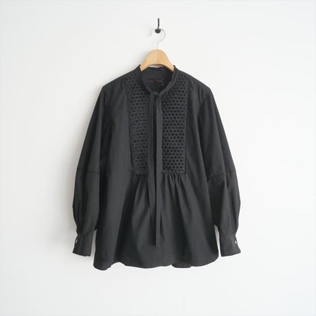 2023AW / TOMORROWLAND collection / ブラックコンビネーション ボウタイブラウス / 14013401302 / 2411-1181