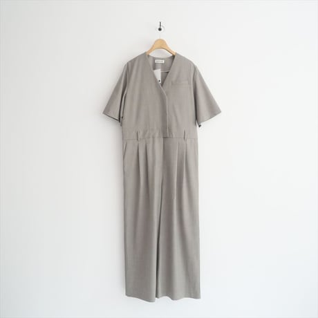 2025SS今季 / 未使用 / ADAM ET ROPE購入品 / EMOELLE / ハーフスリーブVネックオールインワン / GAY75010 / 2507-0290