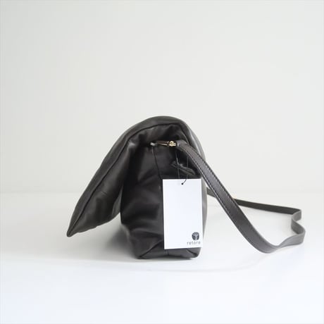 2023AW / 未使用 / FRAMeWORK購入品 / GAVA MILANO / パフィーフラットショルダーBAG / 23092230004230 / 2404-0717