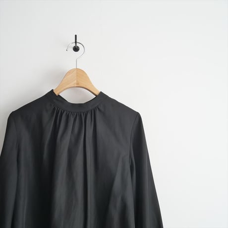2023SS / L'Appartement / Crew neck Gather Blouse / 23050560401610 / 2411-1720