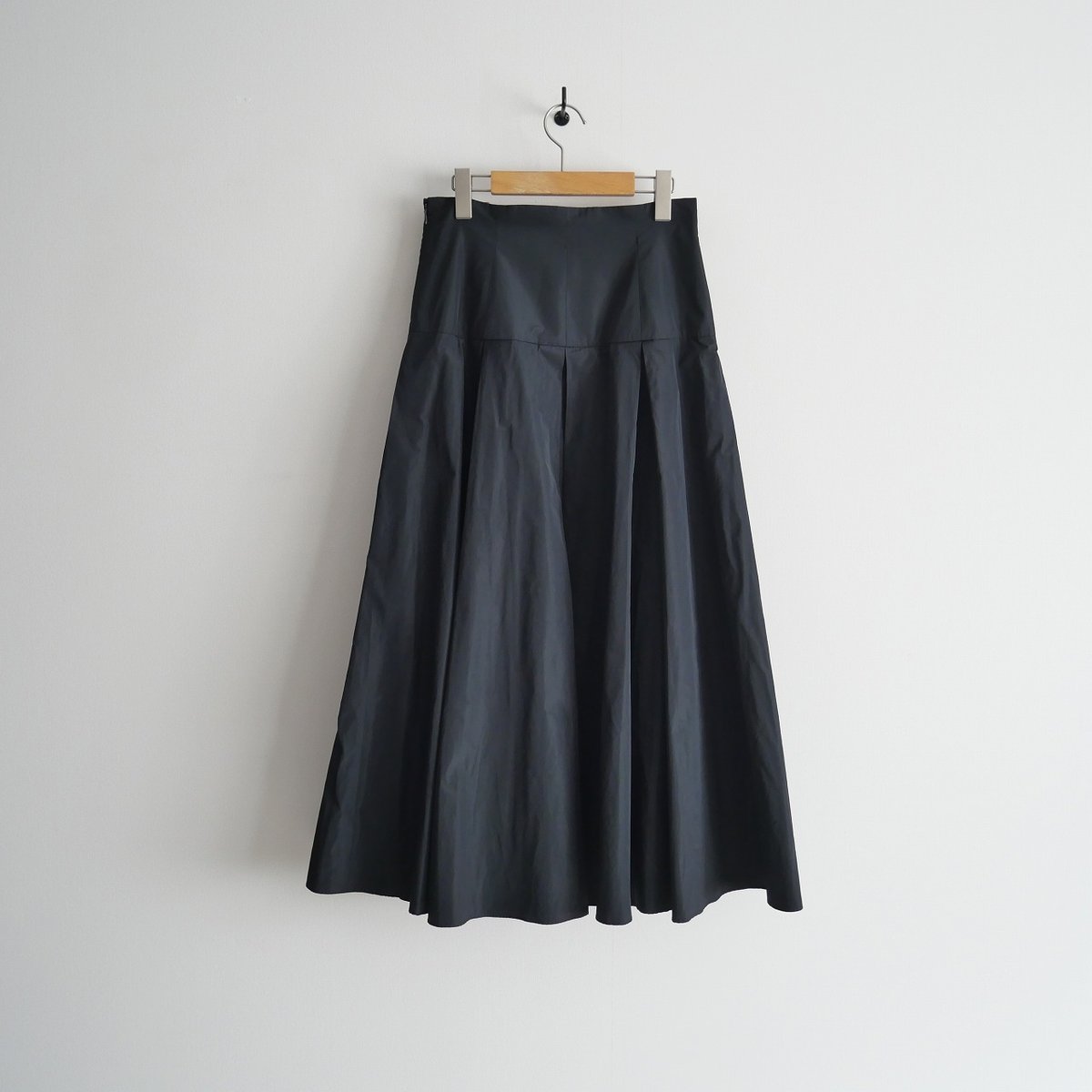 未使用✨新品タグ付【IENA LA BOUCLE】 春夏　フリル スカート IENA LA BOUCLE（イエナラブークル）の「IENA LA BOUCLE