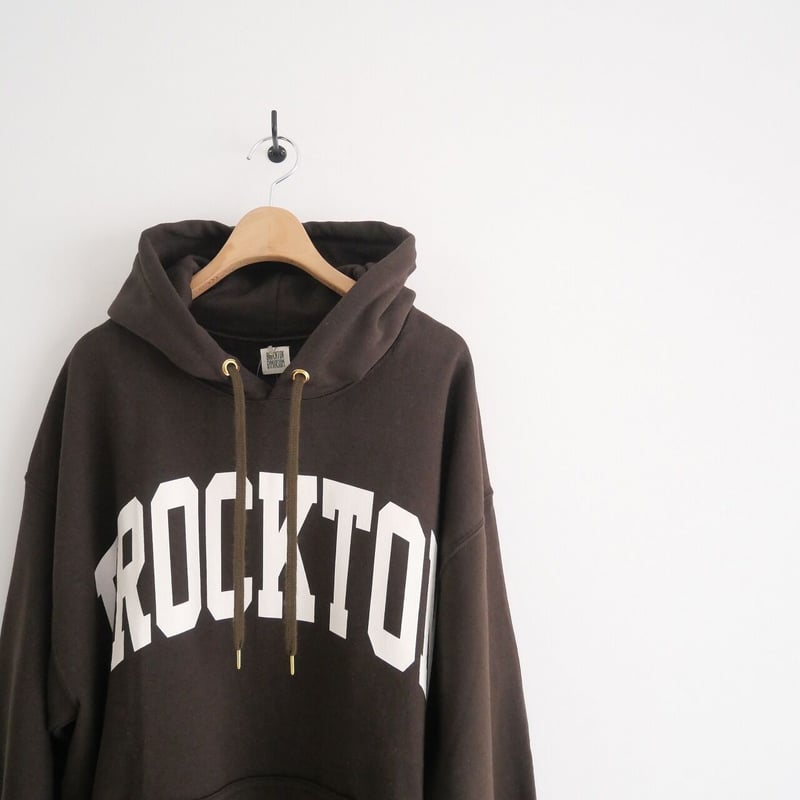 AP STUDIO - BROCKTON  ロゴフーディプルオーバー  カーキ AP STUDIO - BROCKTON ロゴフーディプルオーバー カーキの通販