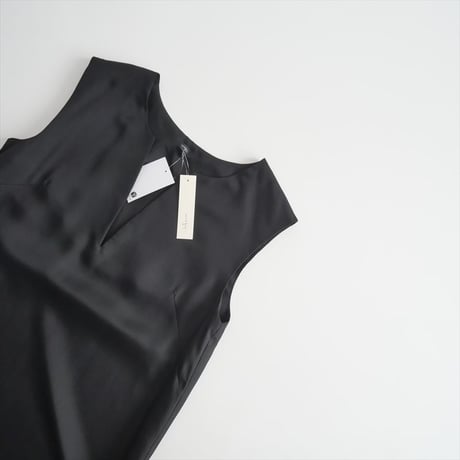 継続販売品 / unefig. / Long v dress シルク / 2506-0024