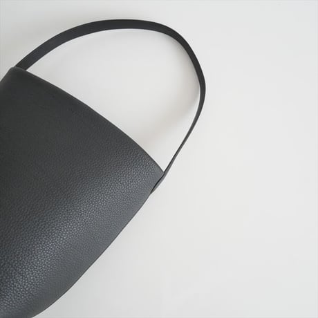 2024 / 未使用 / THE ROW / MEDIUM N/S PARK TOTE / W1313L129 / 2502-0156