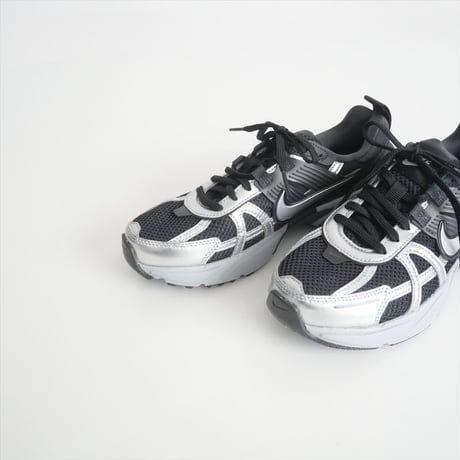 2024 / NIKE / W V2K RUN スニーカー / FD0736-005 / 2501-0651