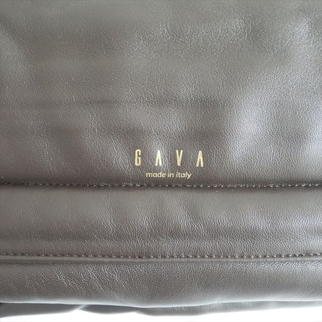 2023AW / 未使用 / FRAMeWORK購入品 / GAVA MILANO / パフィーフラットショルダーBAG / 23092230004230 / 2404-0717