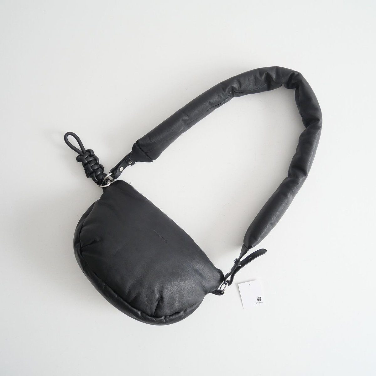 beautiful people / bean flap bag in soft cowhid