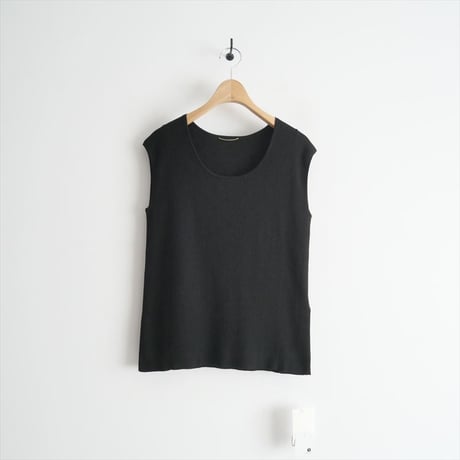 2022 / DEUXIEME CLASSE / neo beauty sleeveless / 22080500704010 / 2309-0214