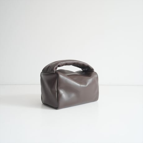 2024AW / Plage同型お取扱い / Bucket Baggage / PUFF CUBE MEDIUM バッグ / 2506-2006
