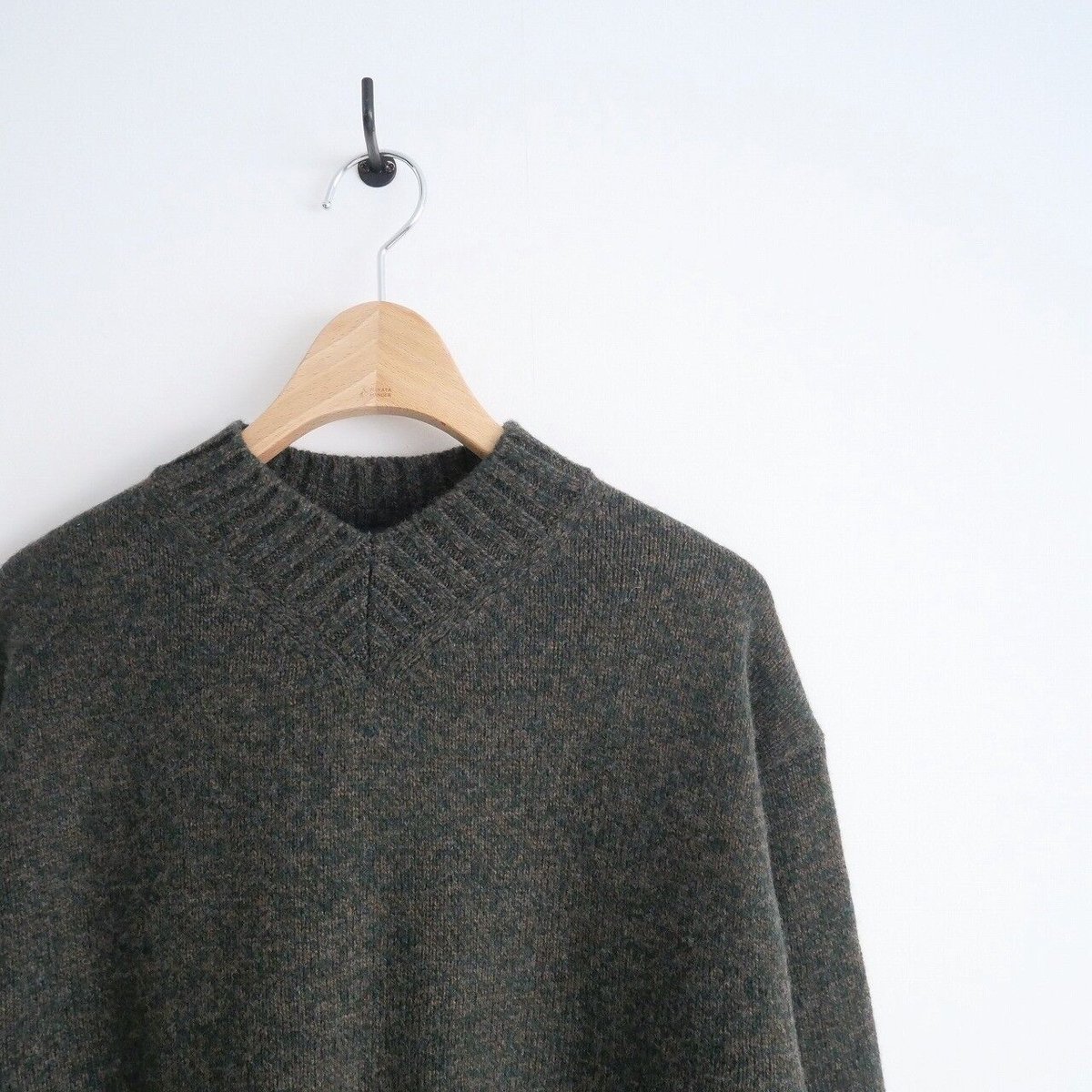 ATON SILTE MOULINE V NECK KNIT