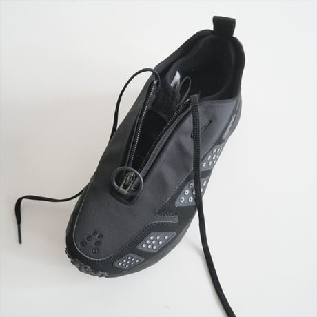 〇継続販売品 / NIKE / WMNS AIR MAX SNDR  / FZ2068-001 / 2510-0999