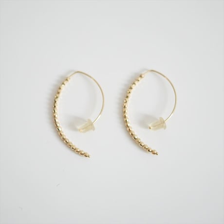 継続販売品 / MIZUKI / 14KYGスモールバナナフープピアス / 2406-2012