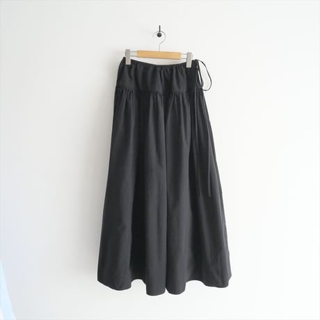2024 / THE ROW / M BLK　スカート　THE ROW LEDDIE SKIRT / 7901W2517BLK / 2405-0240