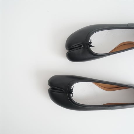 継続販売品 / Maison Margiela / 「タビ」バレリーナ / S58WZ0042P3753T8013 / 2404-0358