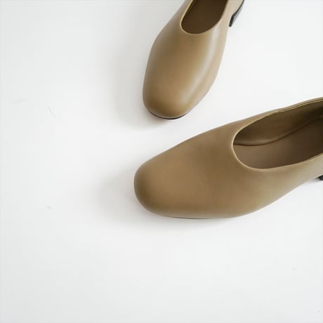 2026SS今季・人気完売サイズ GALERIE VIE LAUREL カバードスリッポン 27016201012 2606-0604