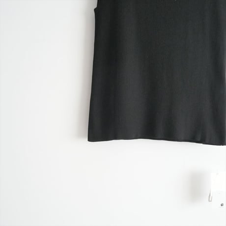 2022 / DEUXIEME CLASSE / neo beauty sleeveless / 22080500704010 / 2309-0214