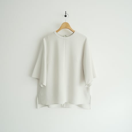 継続販売品 / SOEJU / ライトクロスクルーネックブラウス / S-01-SB-034 / 2509-0724