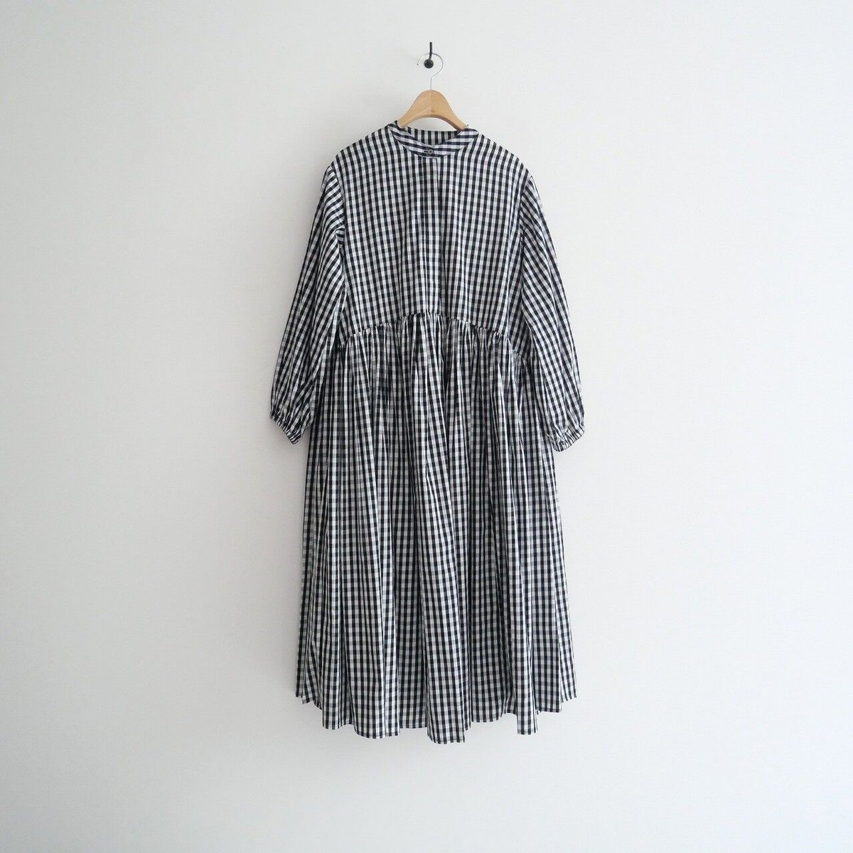 ✨美品✨23SS ビアズリー 先染めギャザーワンピース ストライプ 比翼ボタン 2023 / BEARDSLEY / 《2サイズ展開》先染めギャザーワンピース