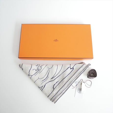 継続販売品・人気完売色 / 未使用 / HERMES / トライアングル ジェアン《千と一のウサギ》 / 2602-0226