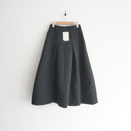 2023AW・人気完売品 / 未使用 / IENA / トリプルツイルタックスカート / 23060900600040 / 2510-0308