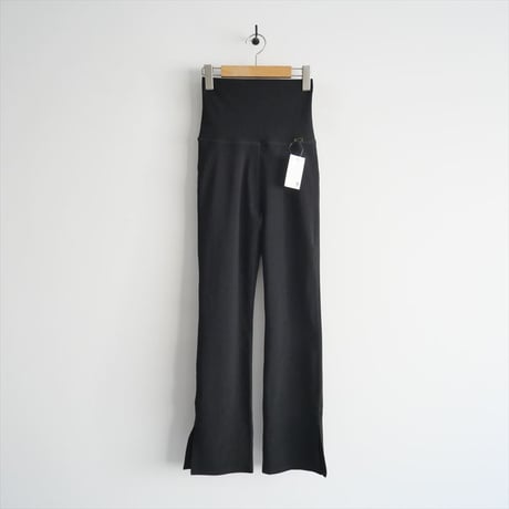 2023 / モデル野沢和香さんのブランド / WE'RTHY / 美脚RIB FLARE LEGGINGS SUPER HIGH RISE / 2404-0533
