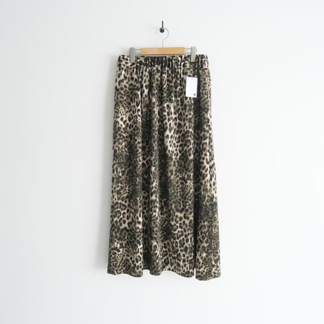 2022 / journal standard luxe / マットサテンレオパ スカート / 22060440002030 / 2402-1060