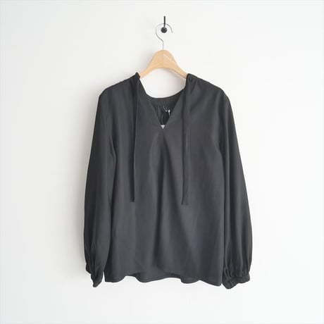 2023SS / L'Appartement / Crew neck Gather Blouse / 23050560401610 / 2411-1720