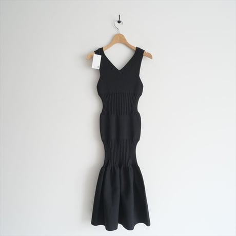 2025SS今季新作 / CFCL / FLUTED V-NECK SLEEVELESS MERMAID DRESS / CF009KH071 / 2502-0737